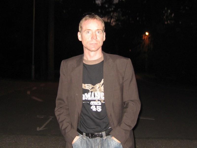 UndergivenMake från Ekerö, 42 år