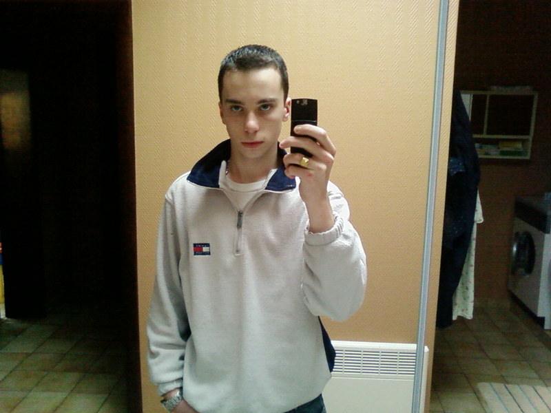 GaySingeln från Trollhättan, 24 år