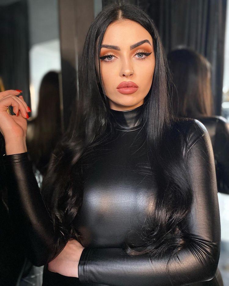 Madame Trixi från Älvängen, 34 år